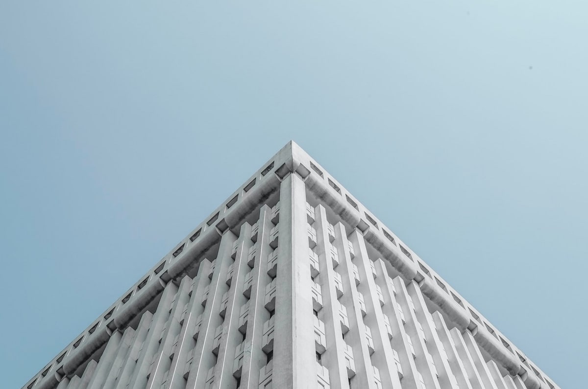 英超日本国脚与战犯照片合影,其俱乐部比赛在中国照常直播引球迷不满,咪咕客服回应